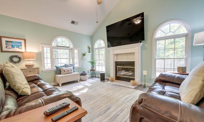 LaGrange House | Pet-Friendly LaGrange Vacation Rental with Deck!