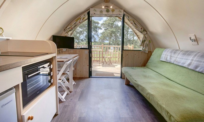 Langley-on-Tyne Ski Chalet | Pet-friendly Lakeside Cabin.