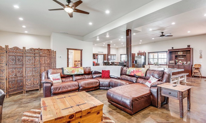 Lingle House | Pet-Friendly Lingle Ranch w/Deck on 60 Acres!