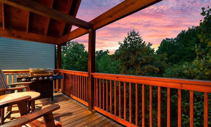 Pigeon Forge Cabin | Pet Friendly! 🐶 Location! 📍