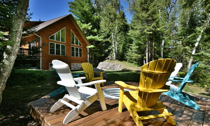 Hayward Cabin | Pet Friendly Lost Dutchman Lodge On Teal Lake