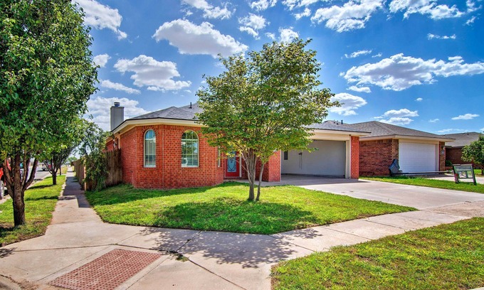 Lubbock House | Pet-Friendly Lubbock Home w/Yard - 6 Mi to TTU
