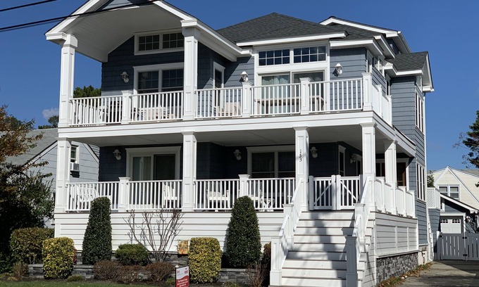 Avalon House | Pet Friendly Luxury Home! Near Beach, Dining, Shops, and Entertainment!