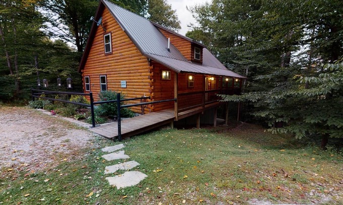 Logan Cabin | Pet Friendly Luxury Log Cabin in Hocking Hills secluded with Hot Tub and Pond