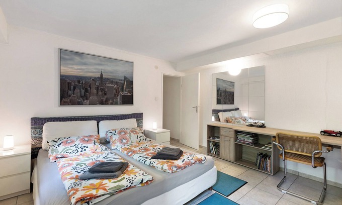 Charlottenburg-Wilmersdorf Apartment | Pet-friendly "Messe Apartment Berlin" with Garden, Terrace & Wi-Fi