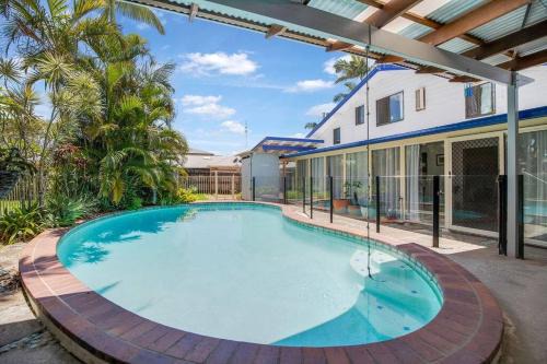 Mooloolaba House | Pet Friendly Mooloolaba- Pool