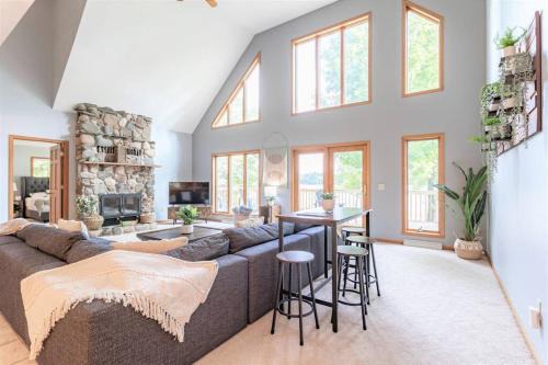 Mosinee House | Pet-Friendly Mosinee Retreat w/Private Dock!