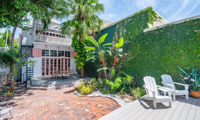 Historic Seaport Apartment | Pet Friendly, Near Duval - Rose Petal Petite Suite