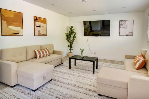 Norfolk - Virginia Beach House | Pet-Friendly Norfolk Retreat about 7 Mi to Beach!