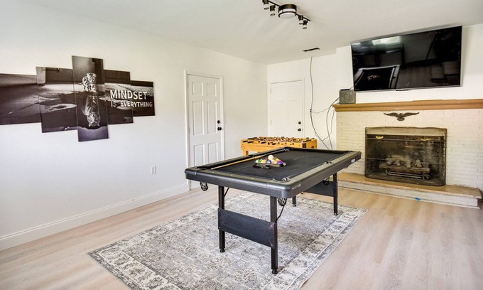 Norfolk - Virginia Beach Cottage | Pet-friendly Norfolk Retreat ~ 7 Mi to Beach!