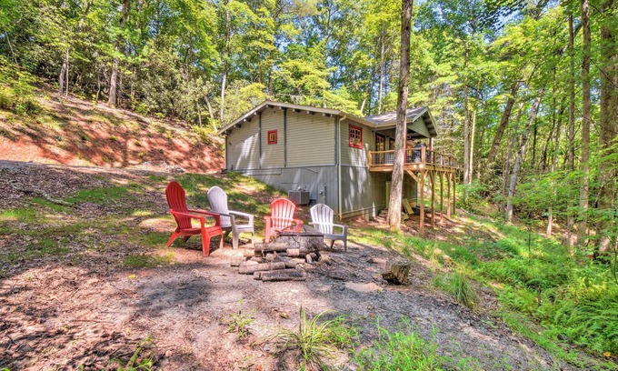 Otto Cabin | Pet-Friendly Otto Mountain Cabin w/Fireplace!