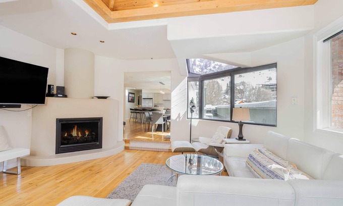 Telluride Condo | Pet-Friendly Penthouse with Shared Hot Tub