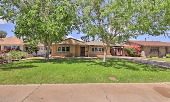 Encanto House | Pet-Friendly Phoenix Home with Private Pool and Yard!