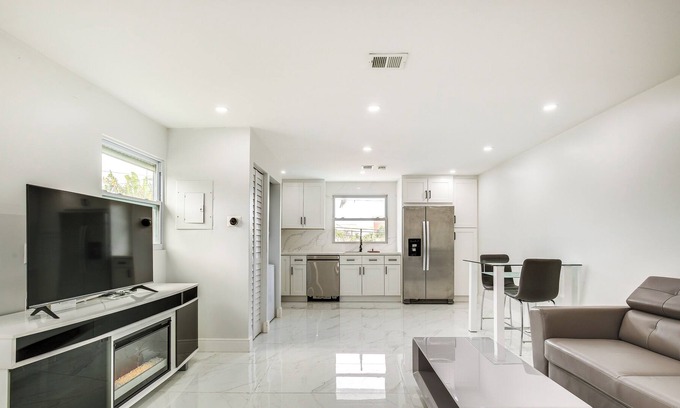 Beachway Estates House | Pet-Friendly Pompano Beach Vacation Rental!