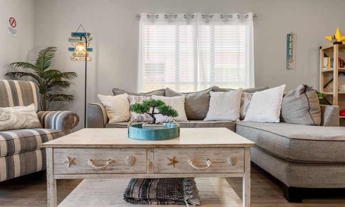 Miramar Beach House | Pet-Friendly, Pool View, 5-Min Walk to Beach & minute to Shops and outlet