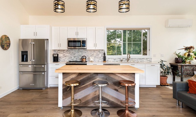 Awbrey Butte Apartment | Pet-Friendly Private Apartment