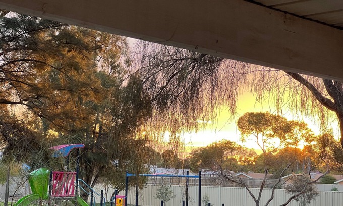 Mildura House | Pet friendly private city townhouse with park at the rear, fully enclosed yard.