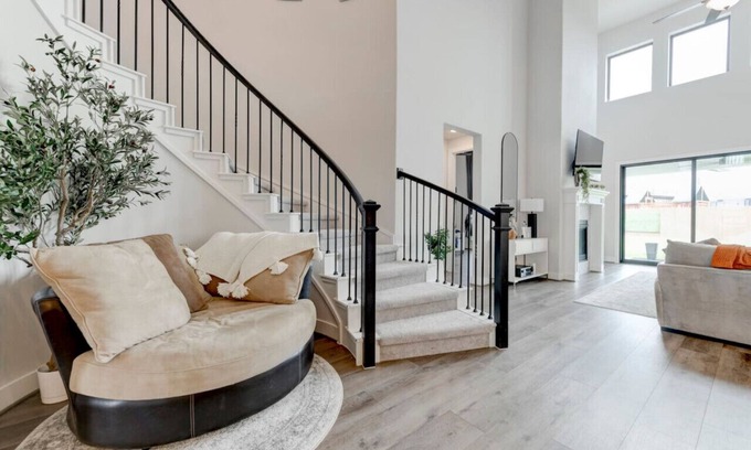 Austin House | Pet Friendly, Private Office Flexible Austin Stay