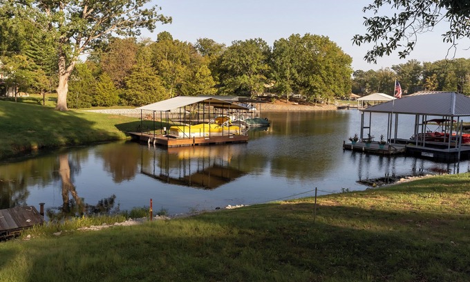 Marion House | Pet Friendly/Professional Host/Kayaks/Waterfront