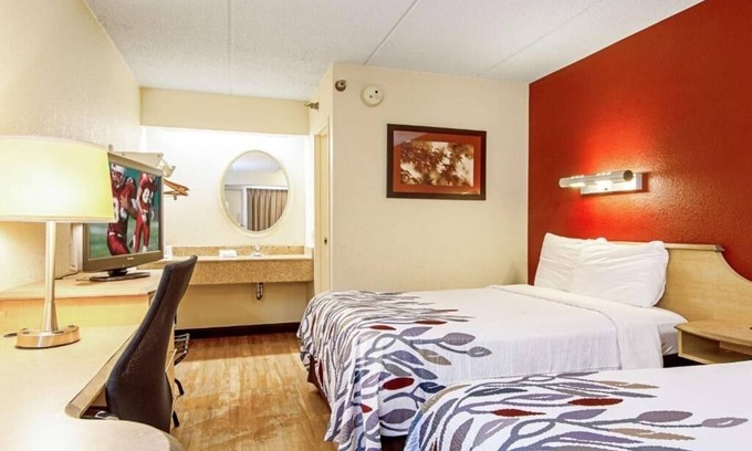 North Canton House | Pet-Friendly Room Adjacent to Westfield Belden Village Mall, Super Convenient