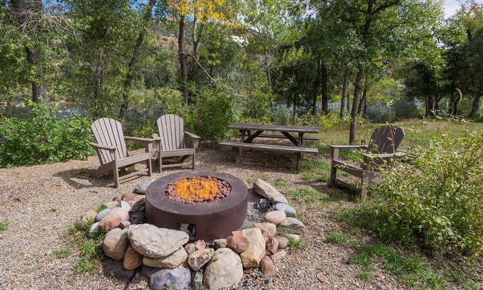 Durango House | Pet Friendly Rustic Cabin on the Animas River - 6 Min. to Downtown Durango
