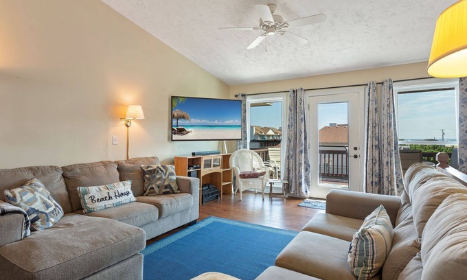 Kitty Hawk House | Pet-Friendly Sea Dunes Townhome Near Beach