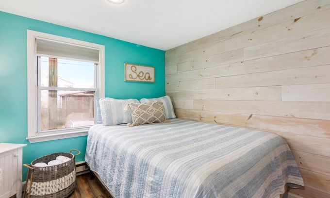 Salisbury Beach Apartment | PET FRIENDLY - Steps to the Ocean! - Sleeps 6