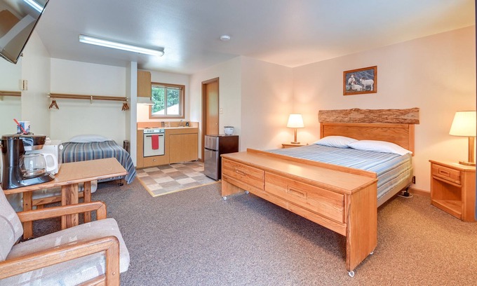 Cooper Landing Apartment | Pet-Friendly Studio Retreat ~ 12 Mi to Cooper Lake
