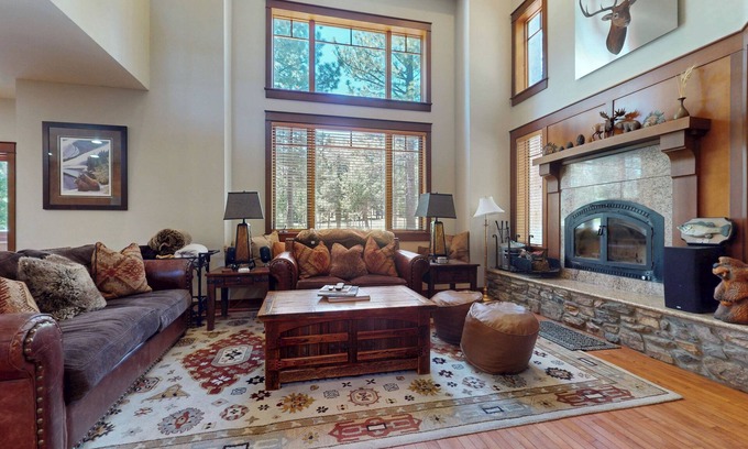Mammoth Lakes House | Pet-Friendly, Stunning! On Golf Course! Hot Tub, Gas Grill, Washer/Dryer
