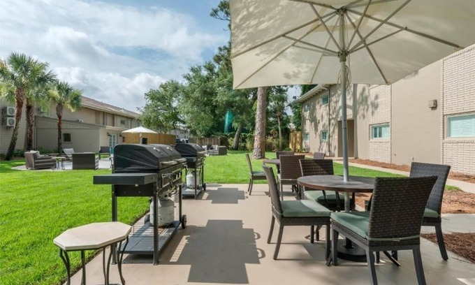 Jekyll Island Hotel | Pet-Friendly Suite Near Beach – Ideal for Families | Pool, Parking, Breakfast