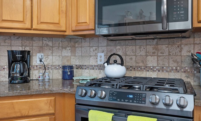 Southwest Raleigh House | Pet friendly Sweet Ranch Home near NCSU, Centennial campus & RDU