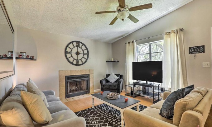 Bearss Plaza Apartment | Pet-Friendly Tampa Condo with Community Pool!