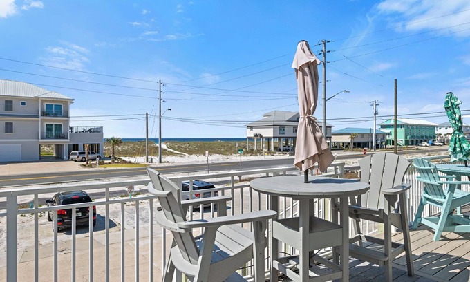 Navarre Beach House | Pet Friendly Updated Townhome sleeps 10!