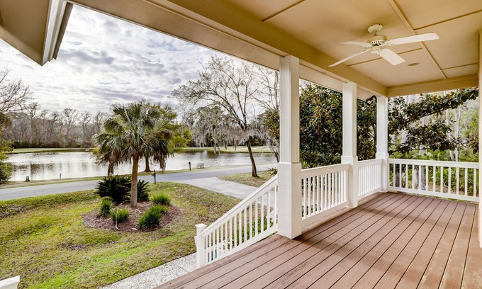 Hilton Head Island House | Pet Friendly! Available Wonderful Luxury 4 BR House Bikes & Beach Gear included