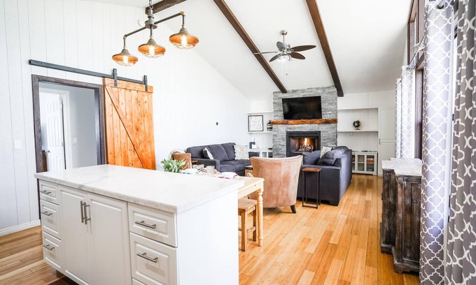 Flagstaff Condo | Pet friendly/walk to restaurant/bar and golf