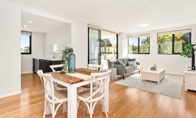 Rosehill Apartment | PET :) HAMPTONS RETREAT IN THE HEART OF ROSEHILL