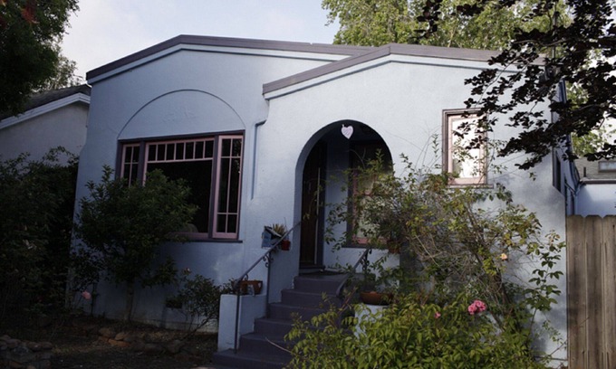 Albany House | Pet-welcoming casual hippie home in North Berkeley Restaurant/Shopping District