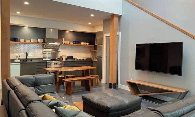 Petaluma Apartment | Petaluma Warehouse Loft Collection Unit E