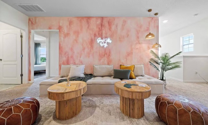 Loughman House | PetFriendly, Heated Pool/Hot Tub, 20-min to Disney