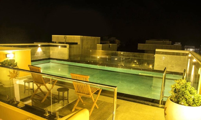 White Town Hotel | Petit Palais