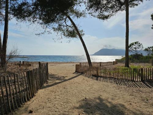 Saint-Mandrier-sur-Mer Apartment | Petit paradis classé 3 étoiles à 200m de la plage! Terrasse-Wifi-Parking-clim