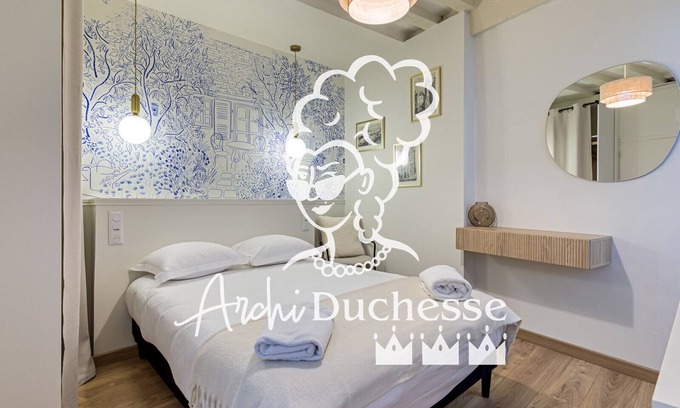 Quartier Vieux Marche-Cathedrale Apartment | Petit Vicomte ; joli studio place du Vieux Marché
