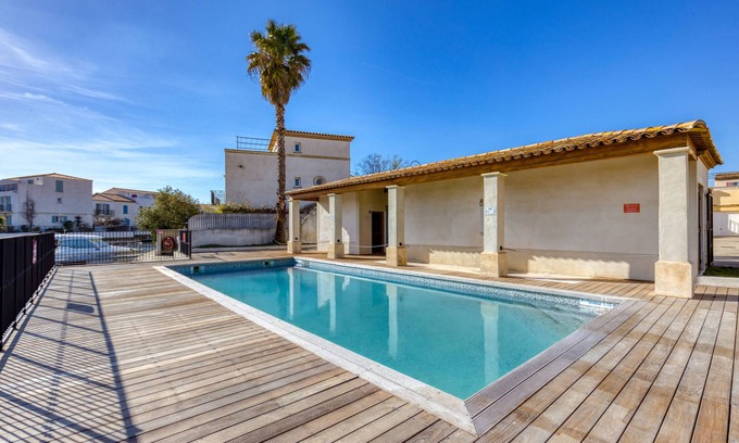 Aigues-Mortes House | 'Petite Maison Aigues Mortes' with Sea View, Shared Pool and Wi-Fi