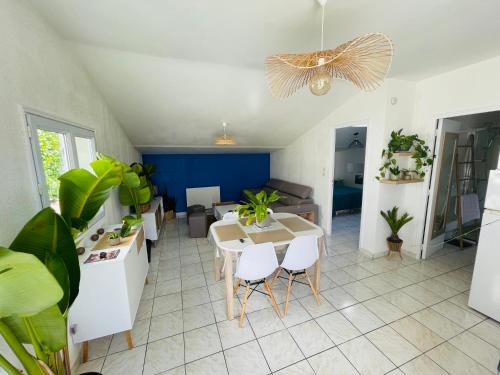Asnieres-la-Giraud House | Petite maison du loubat avec jardin