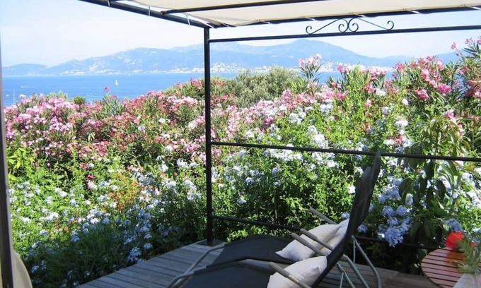 Isolella House | Petite Maison Indépendante, vue Mer, à 5min à Pieds de la Plage