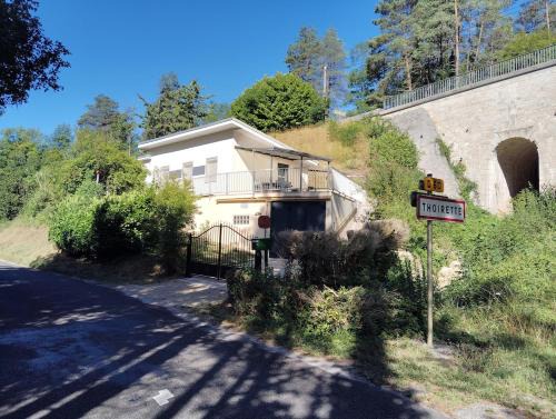 Thoirette Ski Chalet | petite maison sans vis a vis