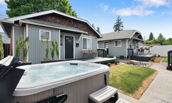 Puyallup Cottage | Petite Perfection, Bungalow in the heart of Puyallup.