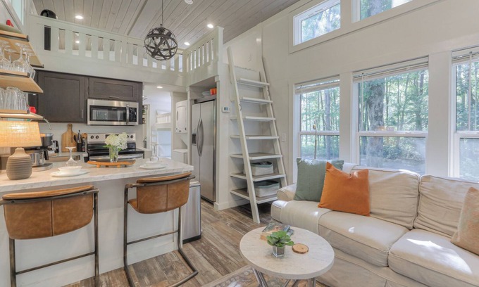 Tracy City Cabin | Petite Retreat at The Retreat at Water's Edge
