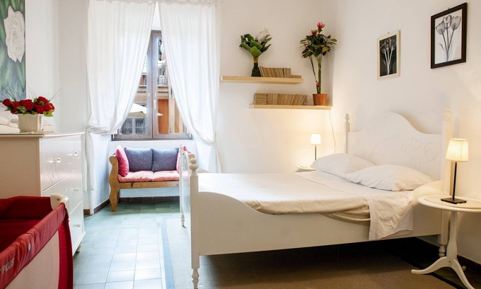 Rione VII Regola Apartment | Pettinari Holiday House, Central, comfortable, spacious, with elevator.