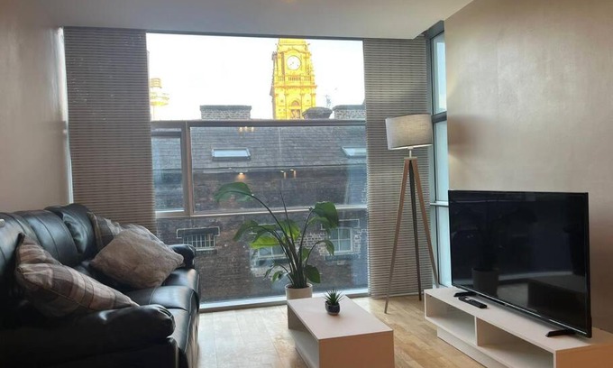 Liverpool City Centre Apartment | Pettit Apartments - Central "Free Parking"